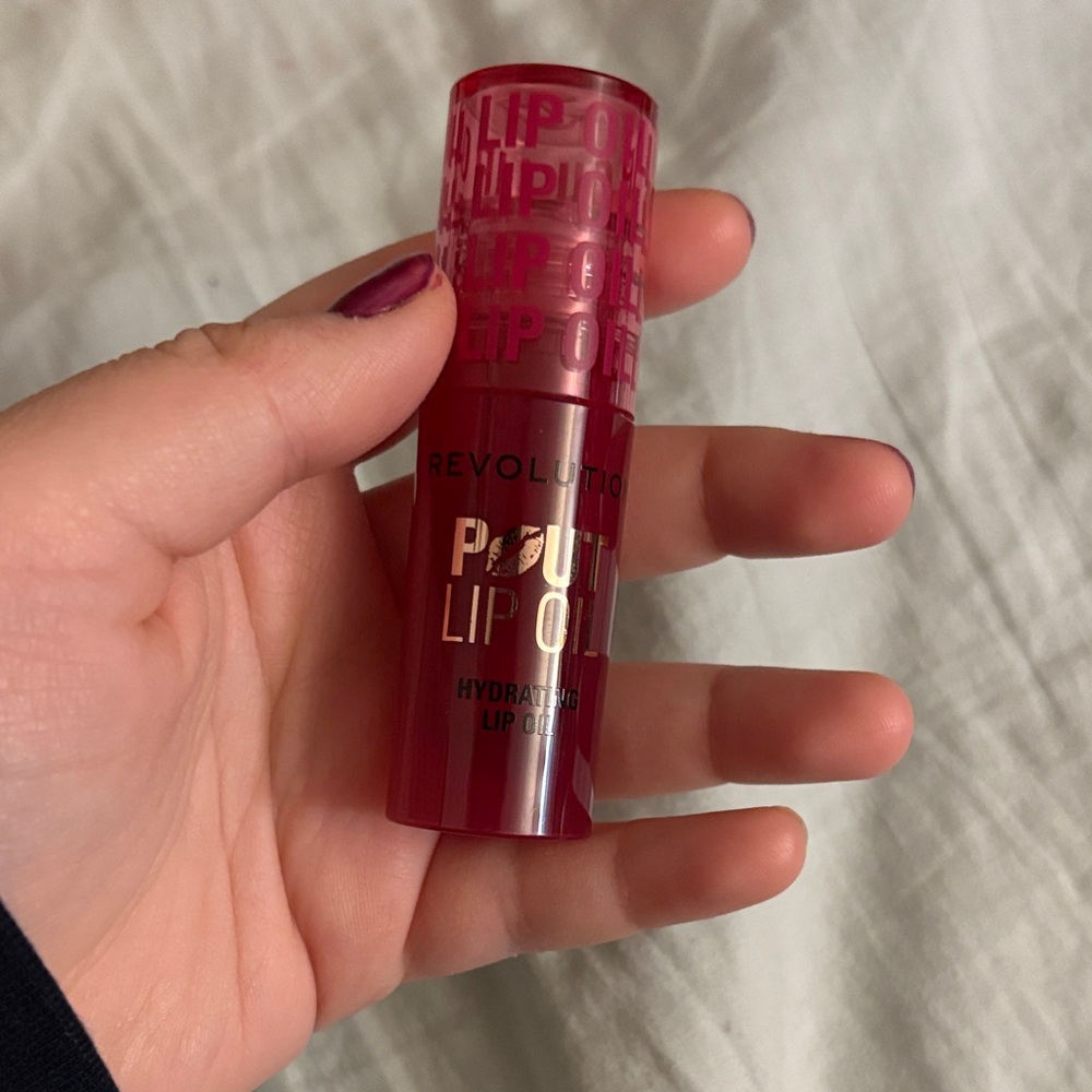 Revolution Pout Lip Oil